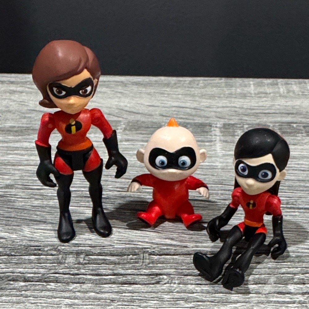 Disney | The Incredibles 2: Elastigirl, Jack-Jack, and Violet - Set of 3 Figures
